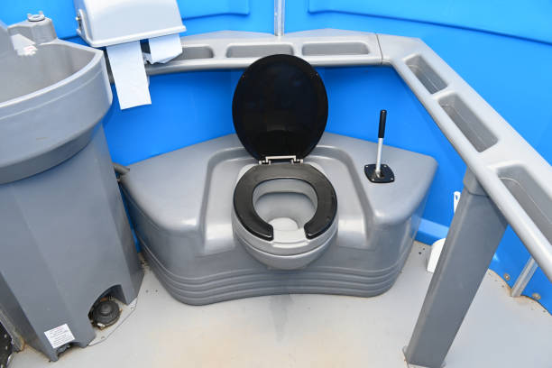 Porta potty delivery and setup in Center Line, MI